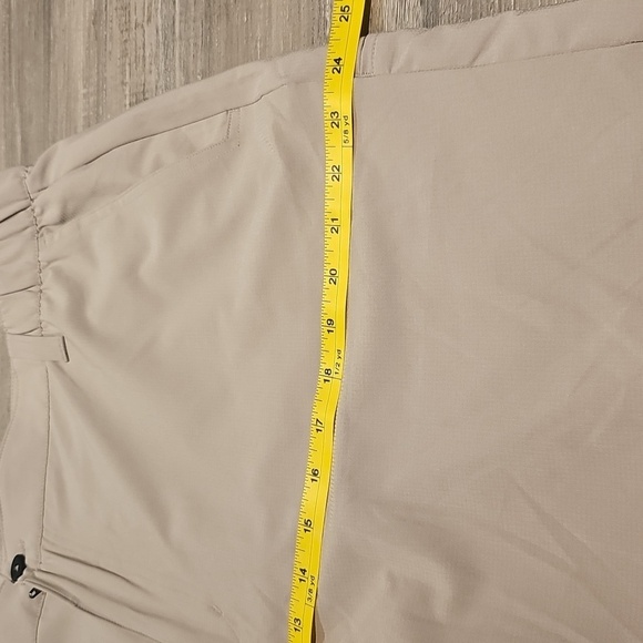 Eddie Bauer Men's Khaki Flat Front Shorts - Picture 11 of 11